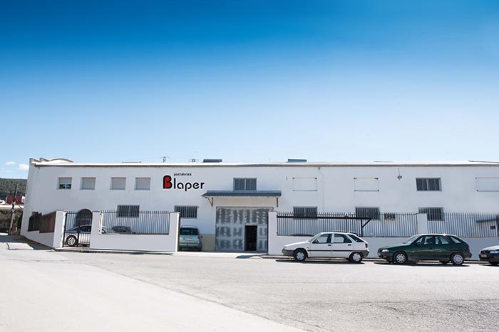 BLAPER COOP V, confeccin y distribucin al por mayor de pantalones de caballero y ropa laboral