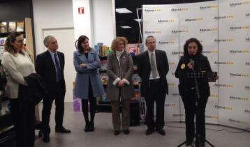 Abacus cooperativa reuneix a responsables polítics i representants cooperatius en l'obertura de la seua nova botiga a Torrent