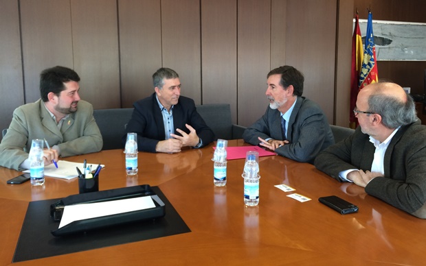 El conseller Rafael Climent es reuneix amb representants de Caixa Popular