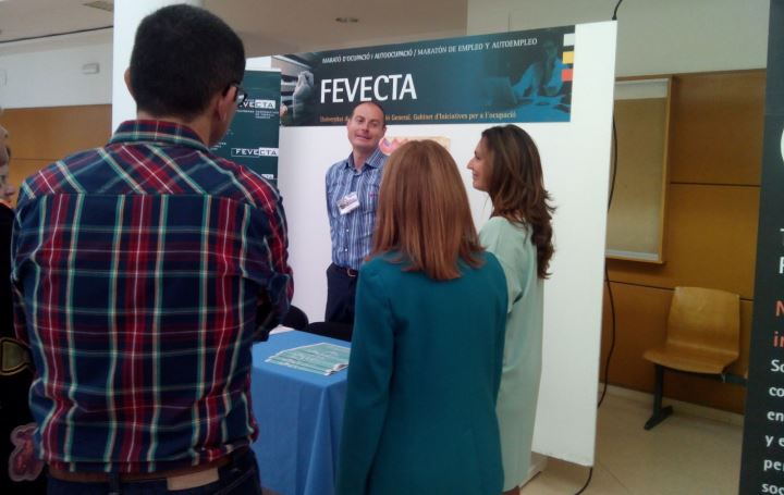 Estudiantes de la UA se interesan por la fórmula cooperativa en la XVIII edición del "Maratón de Empleo y Autoempleo”