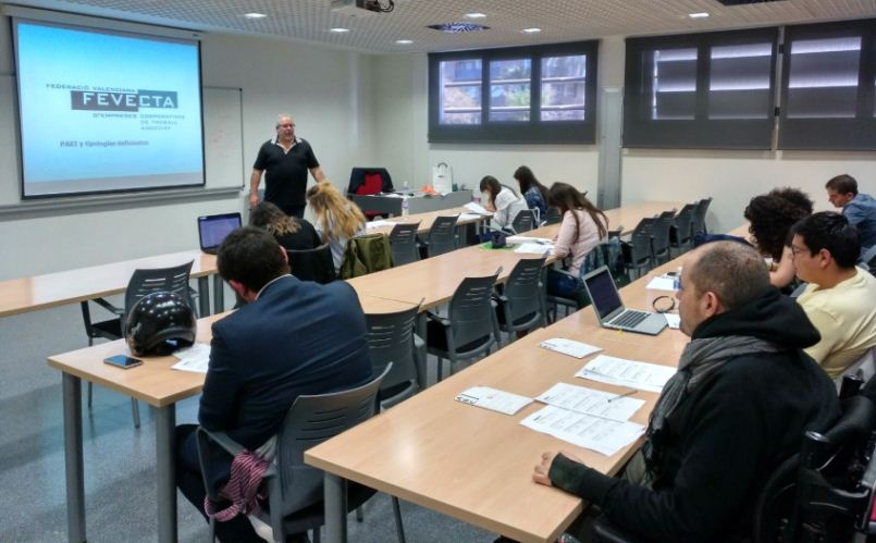 FEVECTA ofereix als alumnes del màster d'Economia Social de la Universitat de València un taller d'emprenedoria cooperatiu
