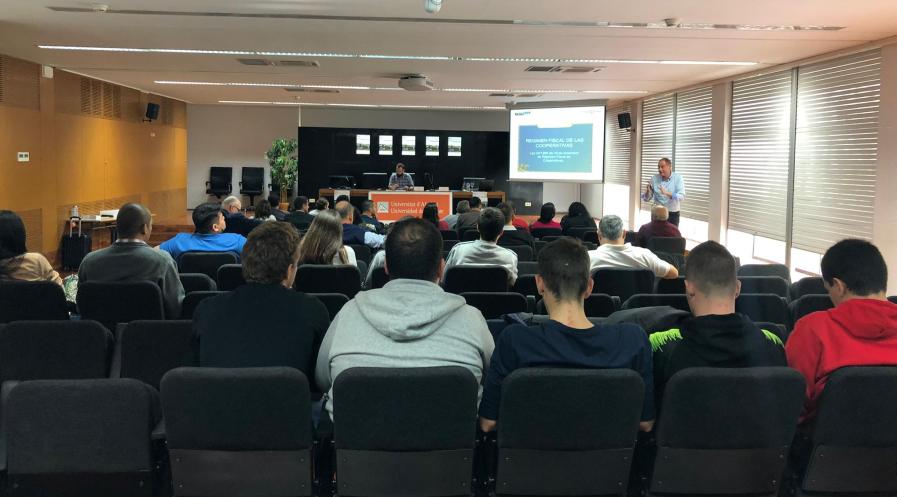 La transcendència social i econòmica de les cooperatives, tema de la conferència impartida per FEVECTA en la UA