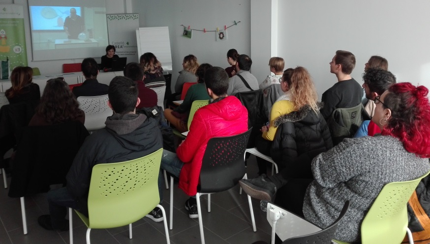 Estudiants de grau superior del CIPFP Costa Azahar de Castelló visiten Betacoop i aprenen com emprendre en cooperativa