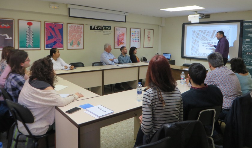 Raúl Contreras presenta a cooperativas de trabajo y emprendedores las oportunidades del espacio Col·lab 