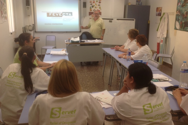 Diez alumnas del taller de empleo del Ayto. de Paiporta aprenden un oficio y a emprender en cooperativa