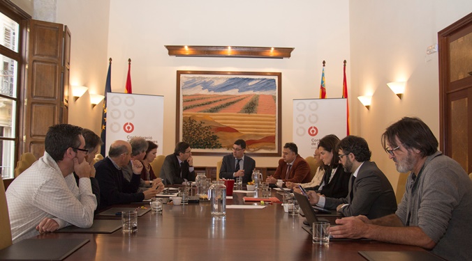 El consell rector de la Confederació de Cooperatives es reuneix amb el president de les Corts, Enric Morera