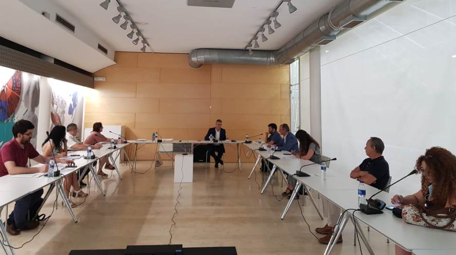 La Mesa de Diàleg Social acorda el desenvolupament i consolidació d'un “model d'economia de proximitat, social i solidària”