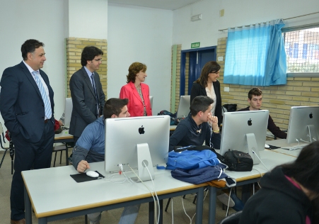 La Consellera d'Educació visita la cooperativa d'ensenyament Juan Comenius