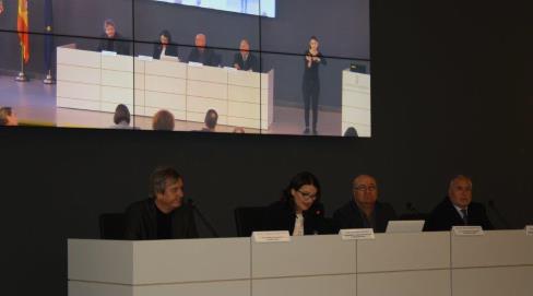 Oltra: "Cal canviar el model de serveis privatitzats i precaris per un model amb clàusules socials on l'eix siga l'atenció al ciutadà"
